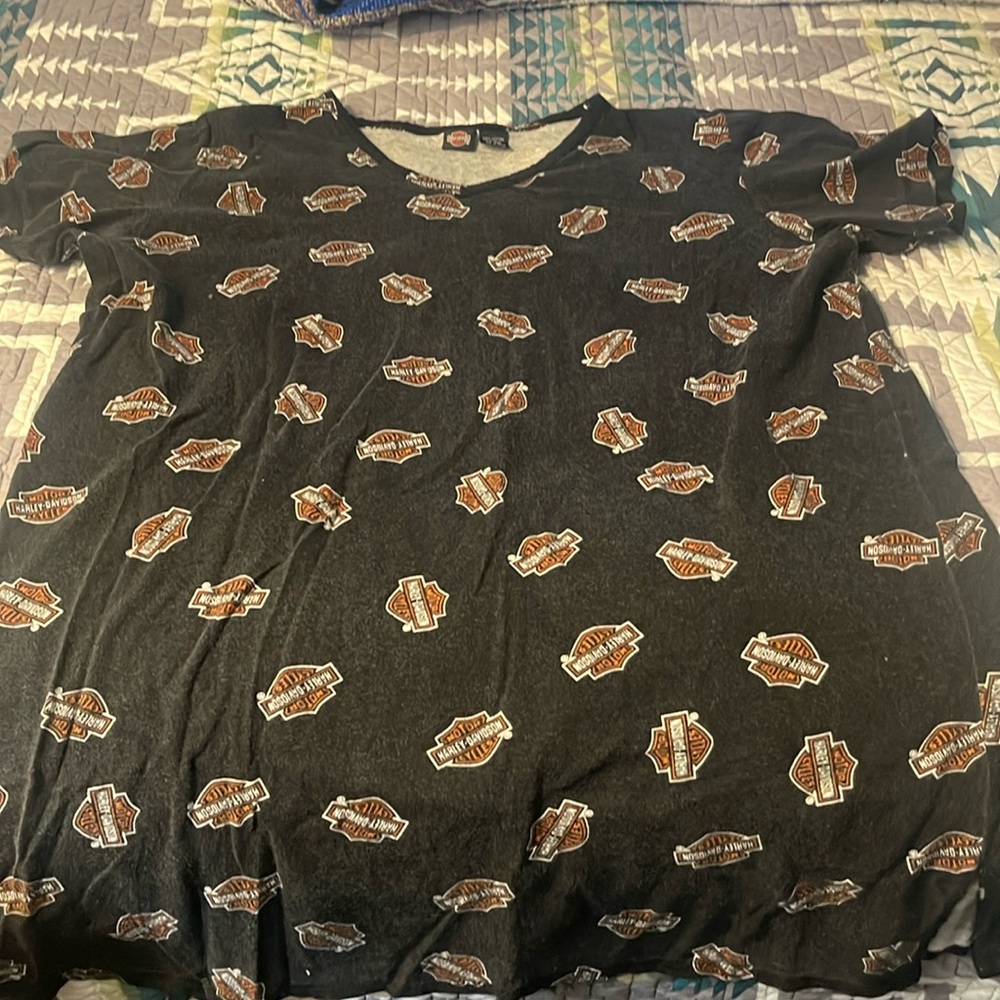 HD sleep shirt, excellent condition.